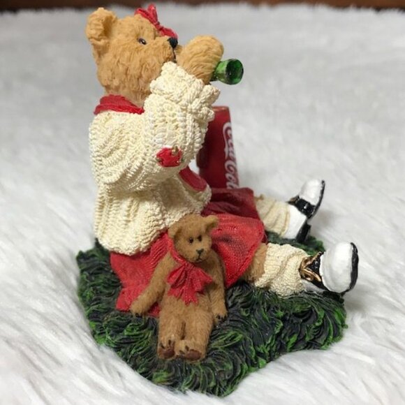 Coca-Cola x Boyds Bears Bearstone Collection 'Dinah...Give Me A C' - Picture 3 of 9